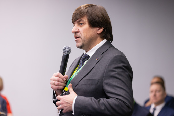 Сегодня пройдет прямая линия мэра Тюмени Афанасьева