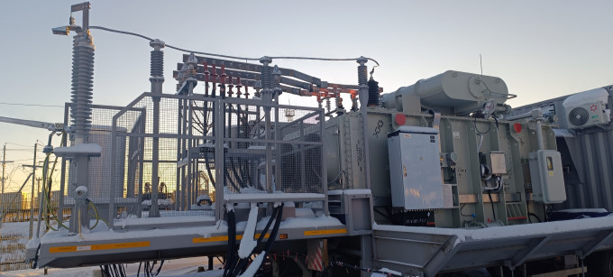 На Уватском проекте запустили новую мобильную подстанцию