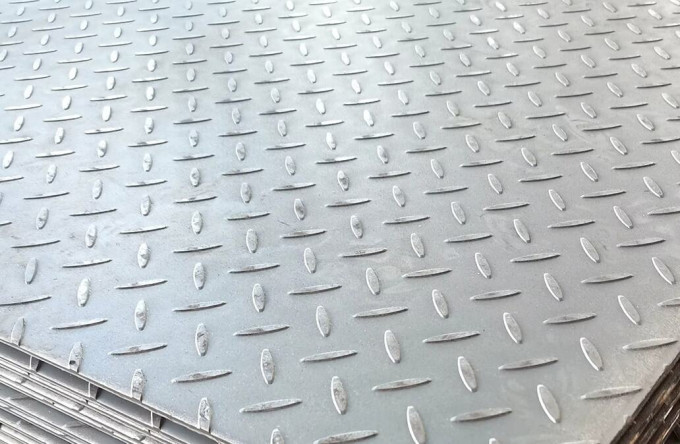 На ММК внедрили уникальную технологию выпуска горячекатаного рифленого проката