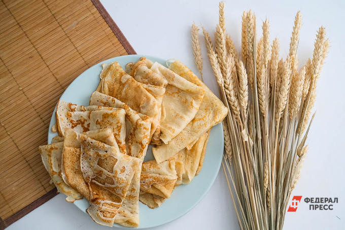 «Блинная дефляция»: в РФ набор продуктов для приготовления блинов подешевел почти на 5%