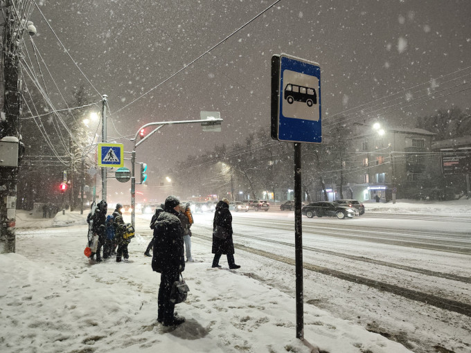 «Март, но снега много, очень много»: Челябинск завалило снегом