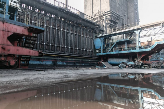 На ММК демонтируют старые коксовые батареи