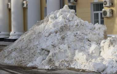 «Клоунада продолжается»: челябинцы возмутились из-за плохой уборки снега
