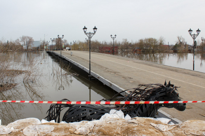 В Аромашевском округе из-за подтопления закрыли низководный мост