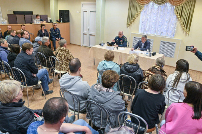 Встреча главы МЧС с жителями Успенки