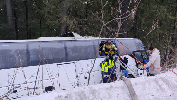 В Свердловской области установили личности четырех погибших в ДТП с автобусом хоккейной команды