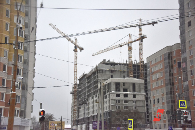 Больше половины строящихся в Екатеринбурге квартир сдадут не раньше 2025 года