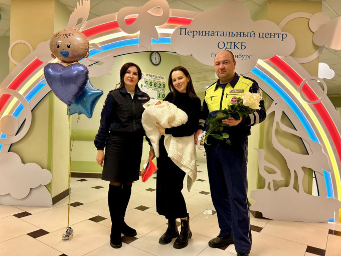 Свердловские полицейские помогли женщине успеть в роддом