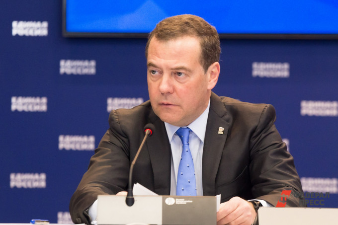 Медведев поддержал идею досрочной пенсии для физруков в детсадах