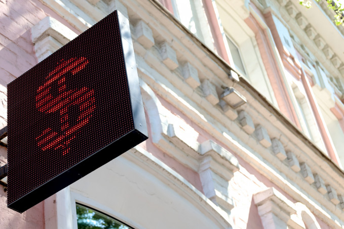 Экономист Орлова: падение курса рубля к доллару связано с заседанием ОПЕК+