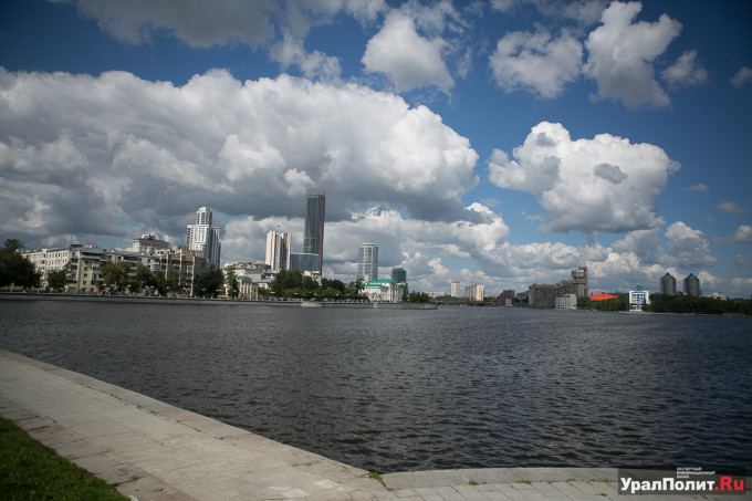 Белая башня в Екатеринбурге стала одним из самых узнаваемых объектов в России
