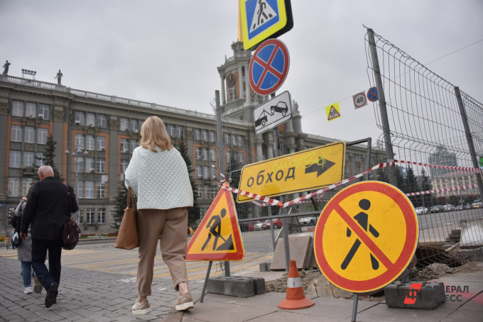 В центре Екатеринбурга с пешеходных переходов уберут брусчатку
