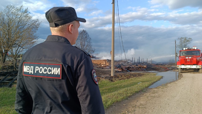 Названа возможная причина пожара, уничтожившего 10 домов на Урале