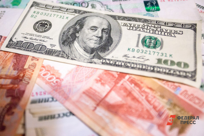 Аналитики предрекли рост курса доллара в мае