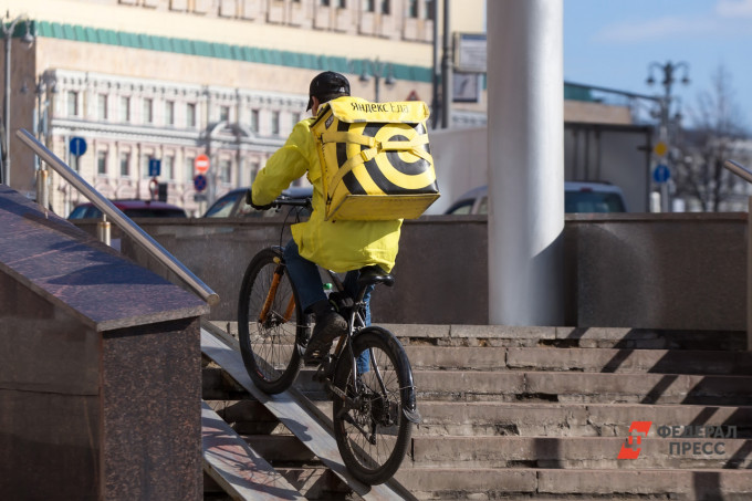 В Екатеринбурге выросли зарплаты курьеров и строителей