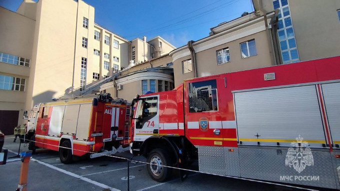 В Екатеринбурге в результате пожара в Театре музкомедии погиб человек