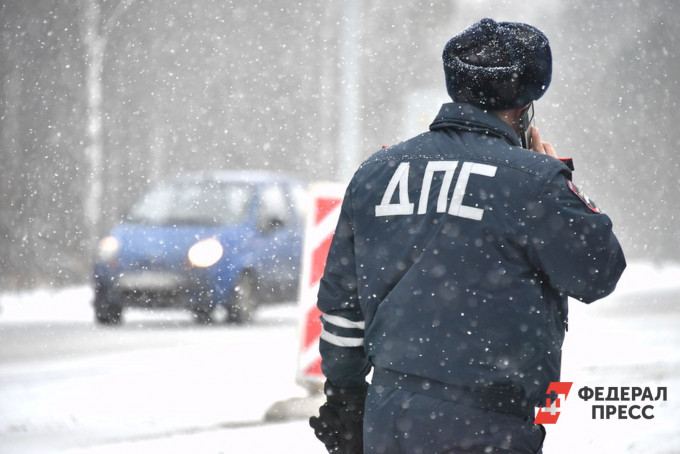 В ХМАО на участке трассы ограничили движение из-за непогоды