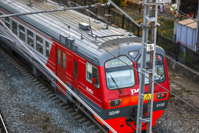 Поезда Екатеринбург – Адлер задержали из-за атаки беспилотников