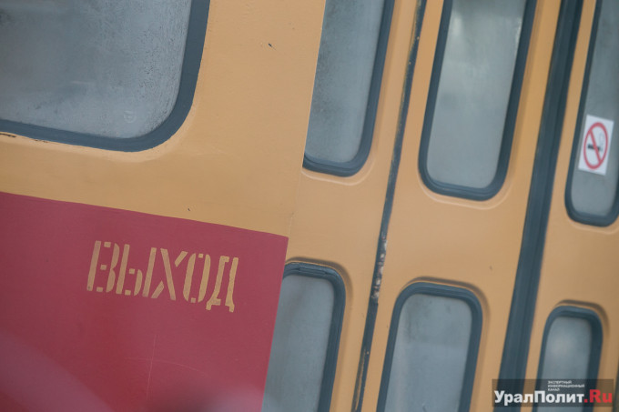 В Екатеринбурге встало движение трамваев на Уралмаше