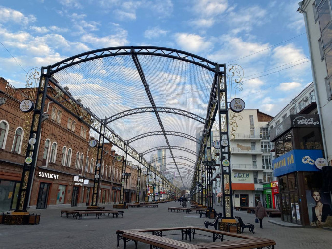 «Часто слышу жалобы на ее "убитое" состояние»: Паслер поручил Орлову привести улицу Вайнера в порядок