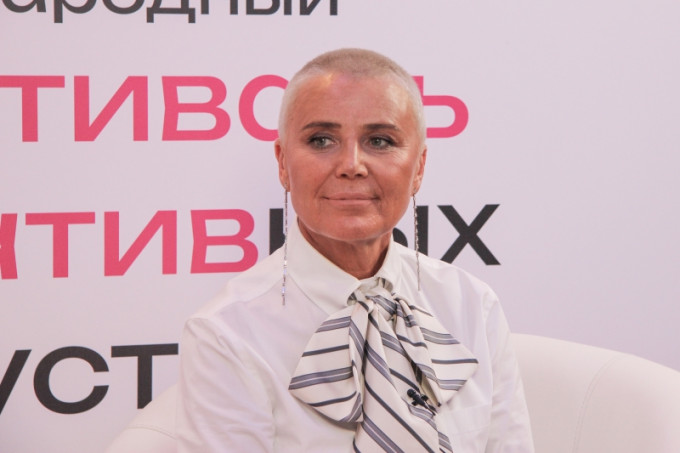 «Должен быть свой почерк и смысл»: стилист Лилия Рах рассказала о современной индустрии моды