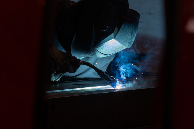 Сварщикам в Свердловской области предлагают зарплату более 230 тысяч рублей