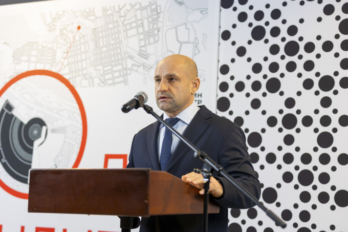 Жога поручил отработать все обращения жителей УрФО, отправленные на прямую линию Путина