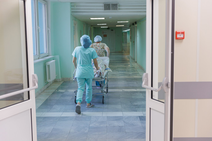 В трех регионах УрФО наблюдается острая нехватка медработников