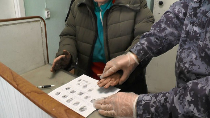 «Когда за ней пришли, ее стало трясти»: в Свердловской области задержали пенсионерку, подозреваемую в осквернении Вечного огня