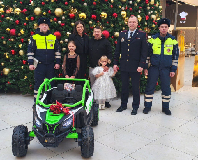 Свердловская полиция подарила пятилетней жительнице Екатеринбурга электромобиль