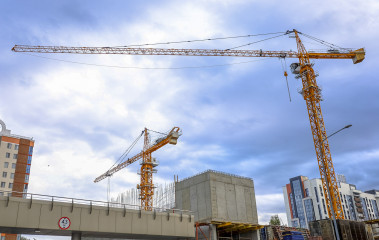 Аналитик объяснил, почему застройщики в Екатеринбурге не снижают темпы ввода жилья при не растущих продажах