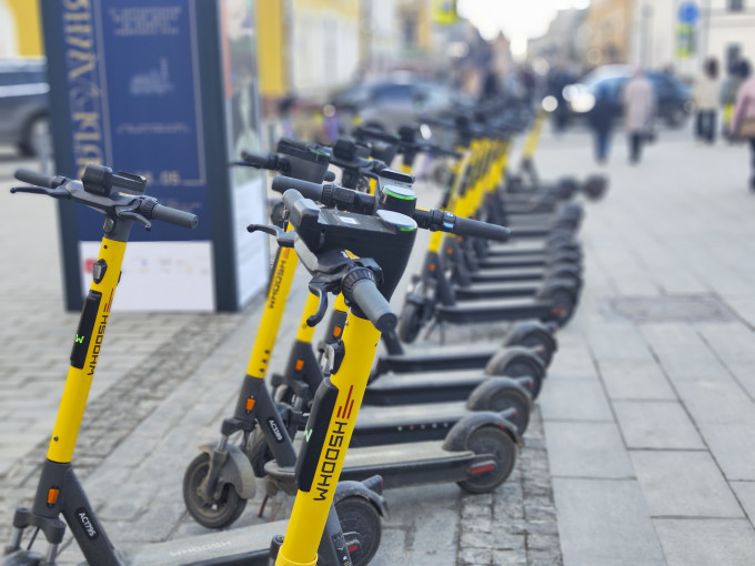 В центре Екатеринбурга запретят ездить на электросамокатах в День Победы