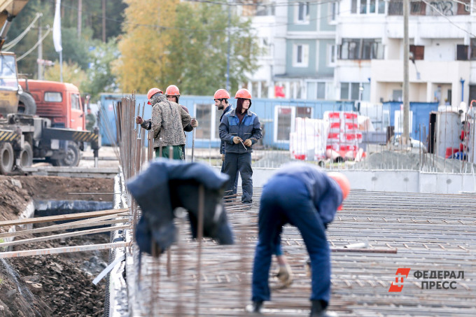 Из Свердловской области в 2026 году выдворили почти тысячу мигрантов