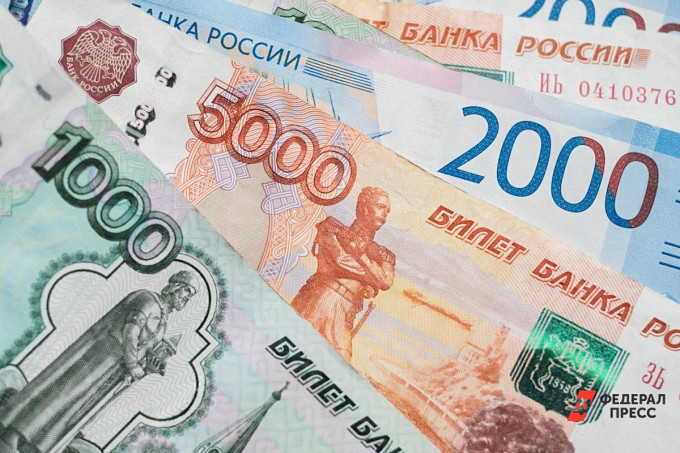 Женщины в Свердловской области зарабатывают на 30 тысяч рублей меньше мужчин