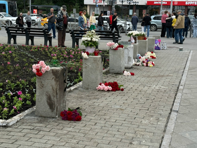 После смертельной аварии с автобусом в Екатеринбурге могут дополнительно обезопасить тротуары