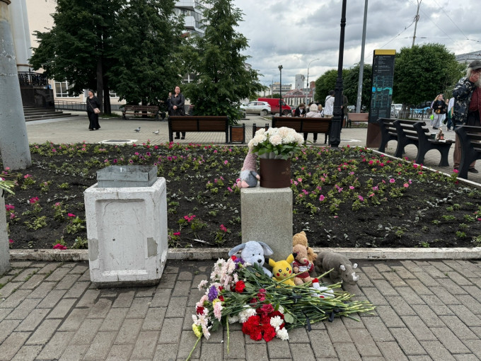 «Ничто не предвещало возможную беду». В храме в Екатеринбурге прошла панихида по погибшим в ДТП с автобусом