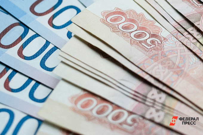 Аналитики рассказали, кому в Екатеринбурге готовы платить 300 тысяч рублей