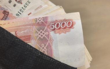 В Свердловской области заметно выросли зарплаты педагогов, финансистов и строителей