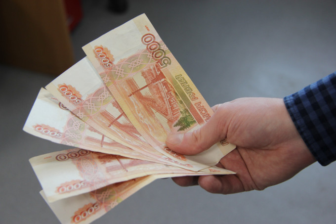 В Екатеринбурге иностранца обвинили в попытке дать полицейскому крупную взятку