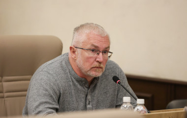 В Екатеринбурге увезли в полицию депутата гордумы от партии «Яблоко» Киселева